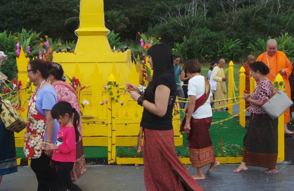 2017 Wat Lao Buddha Sacksith - Monchalee Circumambulating That Luang