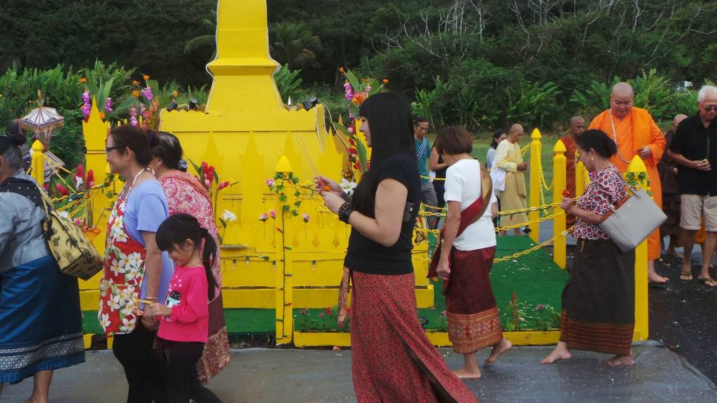 2017 Wat Lao Buddha Sacksith - Monchalee Circumambulating That Luang